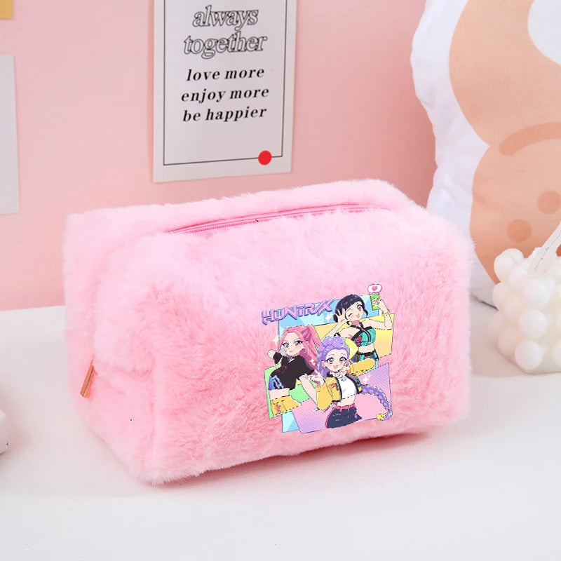 💗 Trousse Kpop Demon Hunters – Edition fille 🎀 | Pochette Maquillage Rose Douce & Pelucheuse 🌸
